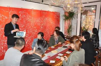 洛陽市青聯(lián)文藝界別學習交流活動 傳承非遺剪紙藝術(shù)，促進文化藝術(shù)交融